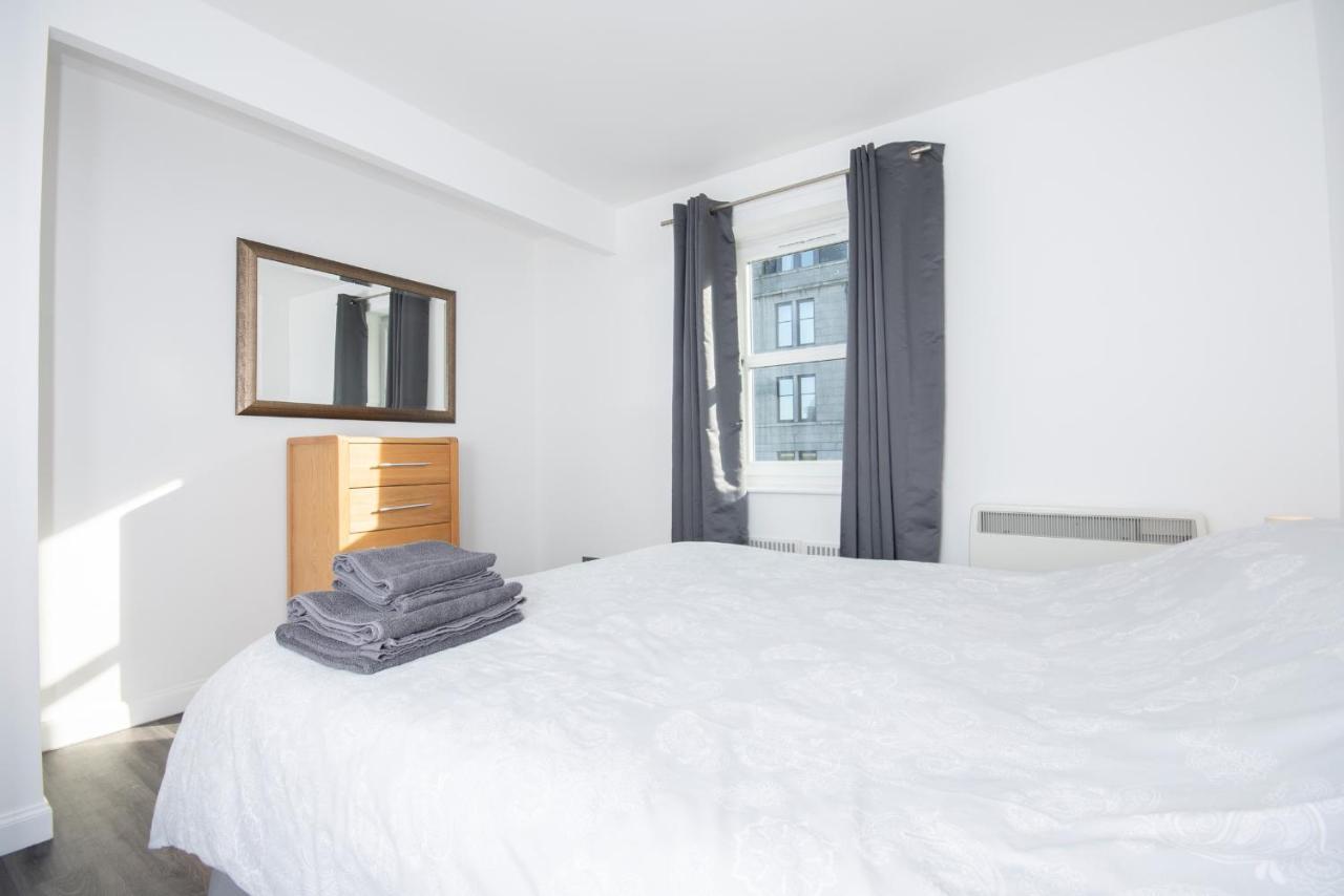 Dwellcome Home Ltd 2 Bedroom King & Double Central Apartment, Free Allocated Barrier Secured Parking Space At Rear Entrance & Fast Wifi, Ideal For Long Term Contractor, Corporate, Etc Stays, Regular Housekeeping Option - See Our Site For Assurance Aberdeen Bagian luar foto