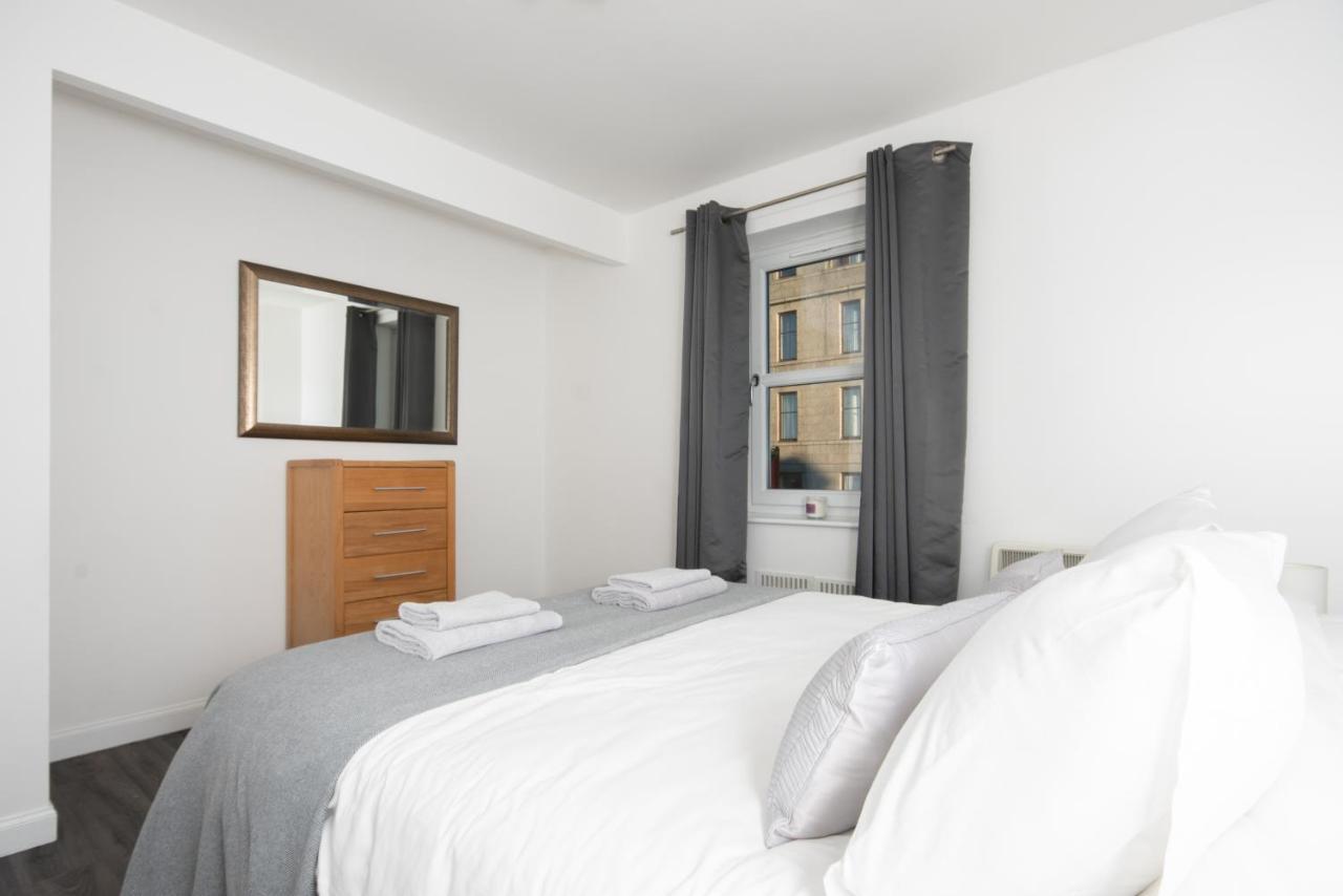 Dwellcome Home Ltd 2 Bedroom King & Double Central Apartment, Free Allocated Barrier Secured Parking Space At Rear Entrance & Fast Wifi, Ideal For Long Term Contractor, Corporate, Etc Stays, Regular Housekeeping Option - See Our Site For Assurance Aberdeen Bagian luar foto