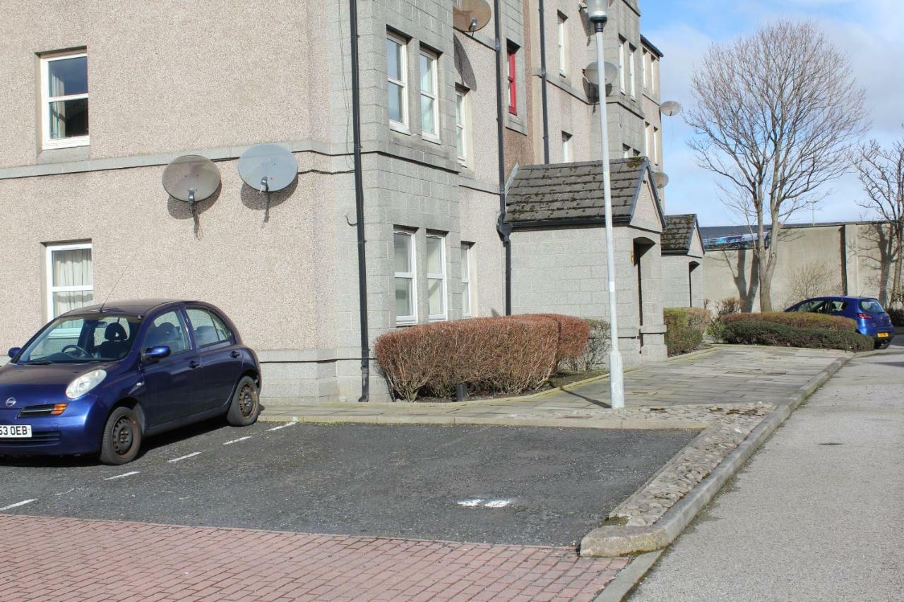 Dwellcome Home Ltd 2 Bedroom King & Double Central Apartment, Free Allocated Barrier Secured Parking Space At Rear Entrance & Fast Wifi, Ideal For Long Term Contractor, Corporate, Etc Stays, Regular Housekeeping Option - See Our Site For Assurance Aberdeen Bagian luar foto
